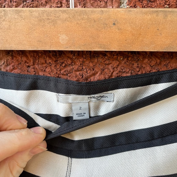 Halogen pleated stripped black and white skirt size 2 - Picture 5 of 7